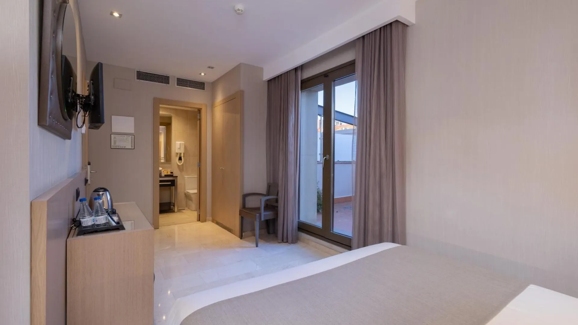 Gran Hotel Barcino Barcelona 4*,