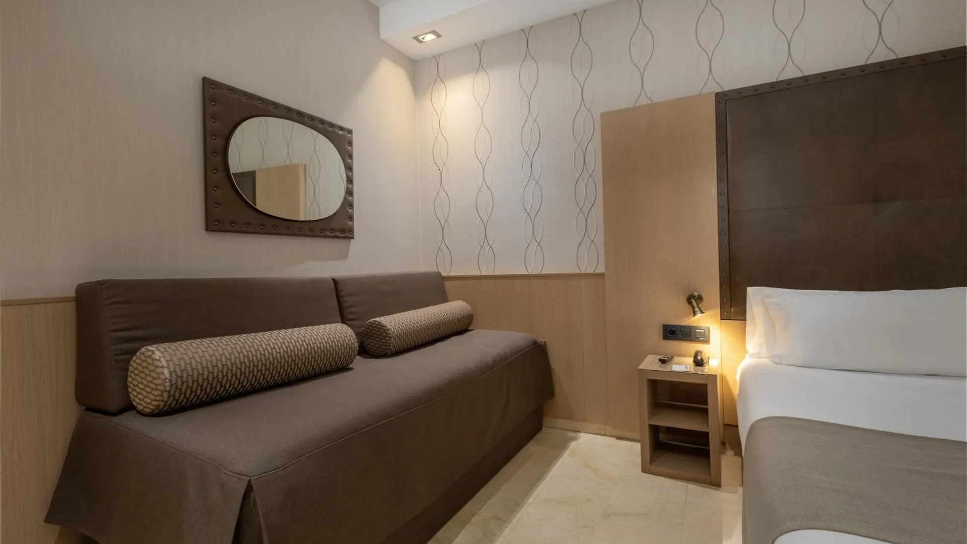 Gran Hotel Barcino Barcelona 4*,  Spain