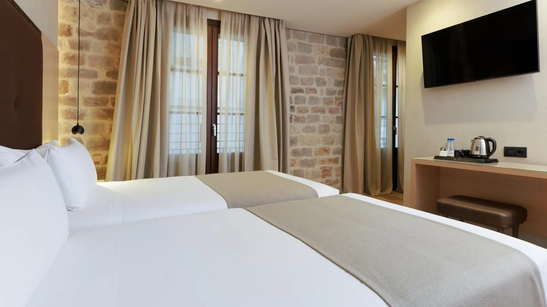 ****  Gran Hotel Barcino Barcelona Spain