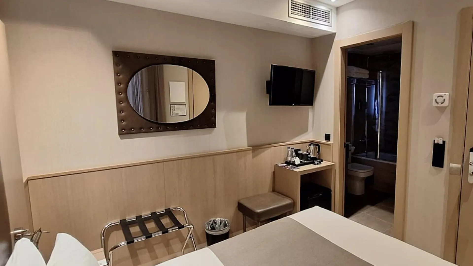 Gran Hotel Barcino Barcelona 4*,