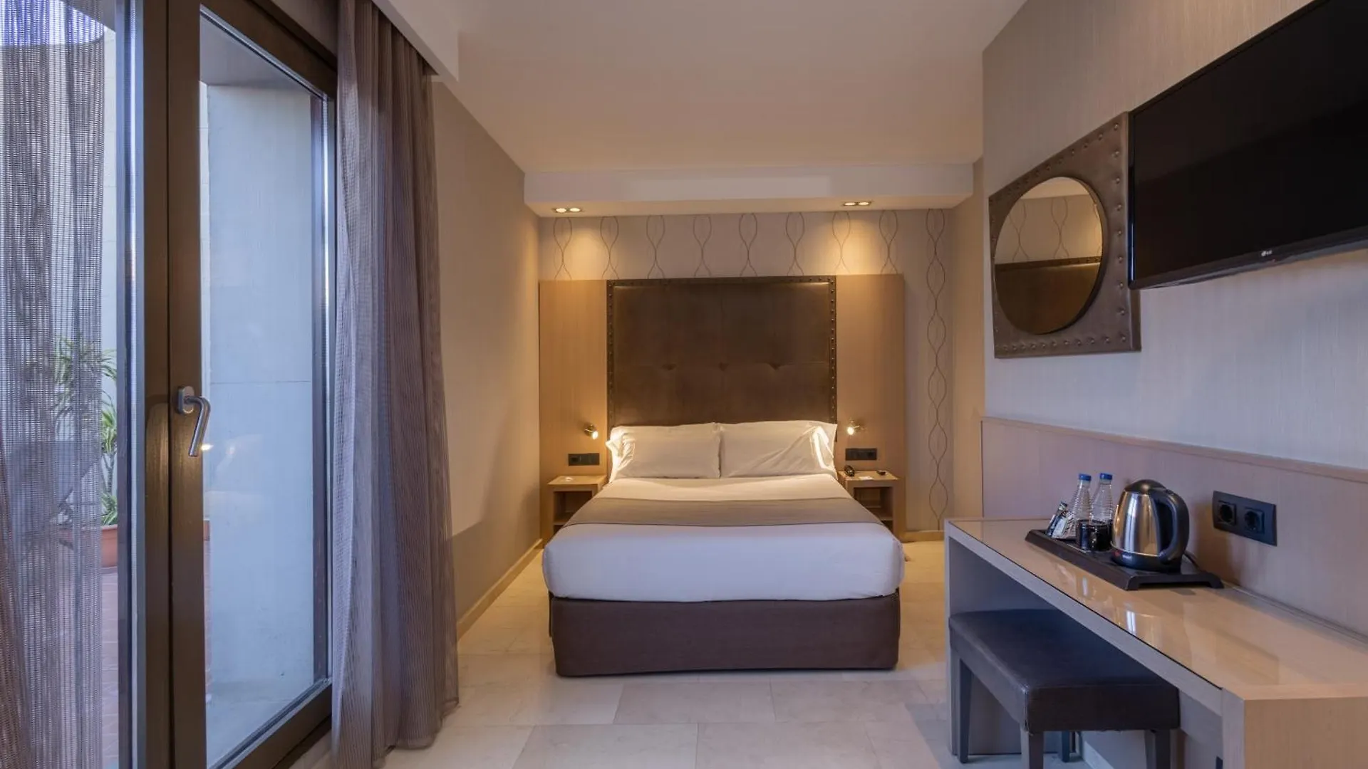 Gran Hotel Barcino Barcelona 4*,